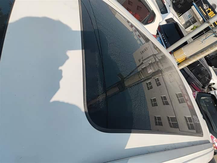 Фото 27 - Roewe RX5