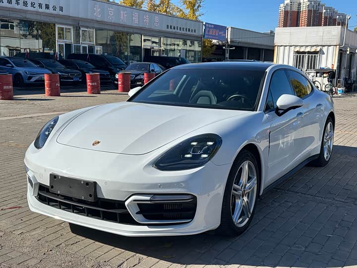 Фото 1 - Porsche Panamera