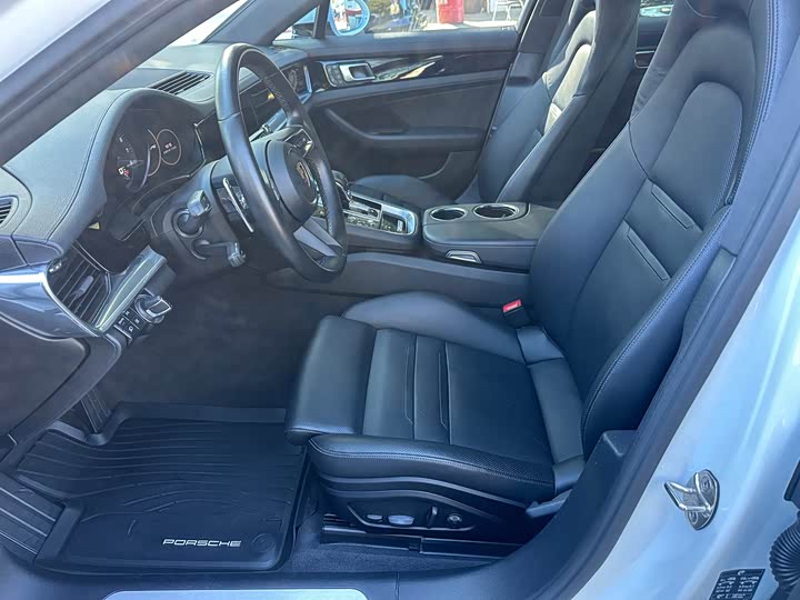 Фото 10 - Porsche Panamera