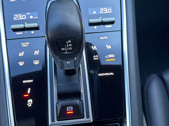 Фото 11 - Porsche Panamera