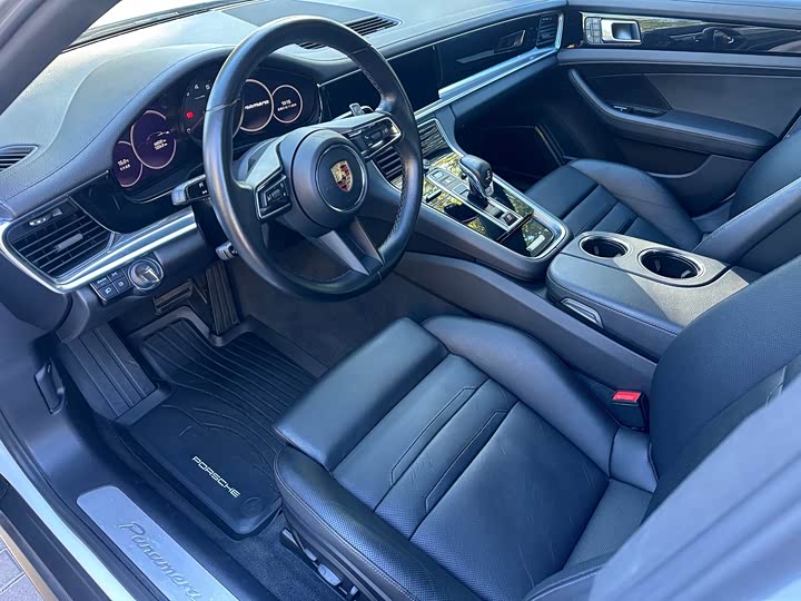Фото 13 - Porsche Panamera
