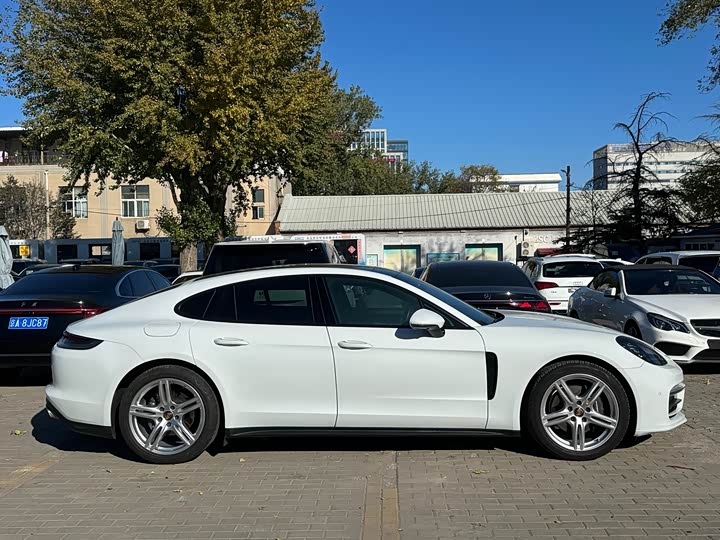 Фото 14 - Porsche Panamera