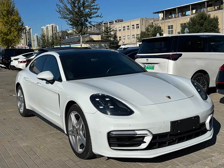 Фото 2 - Porsche Panamera