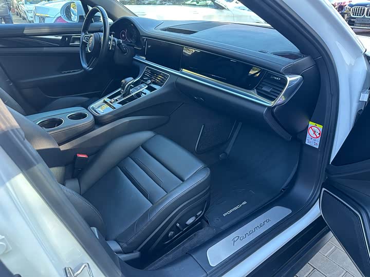 Фото 7 - Porsche Panamera