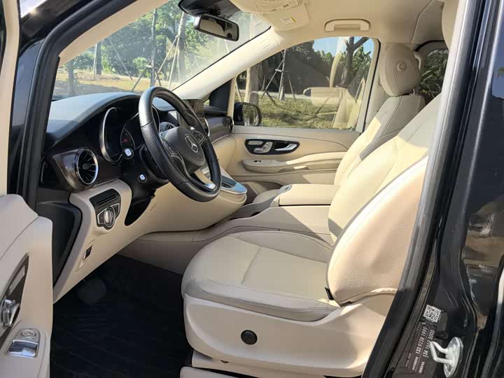 Фото 11 - Mercedes-Benz V-Class