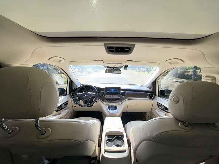 Фото 15 - Mercedes-Benz V-Class