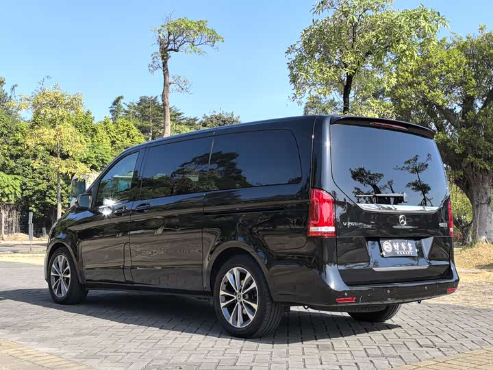 Фото 7 - Mercedes-Benz V-Class