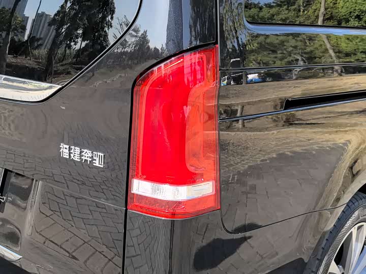 Фото 9 - Mercedes-Benz V-Class