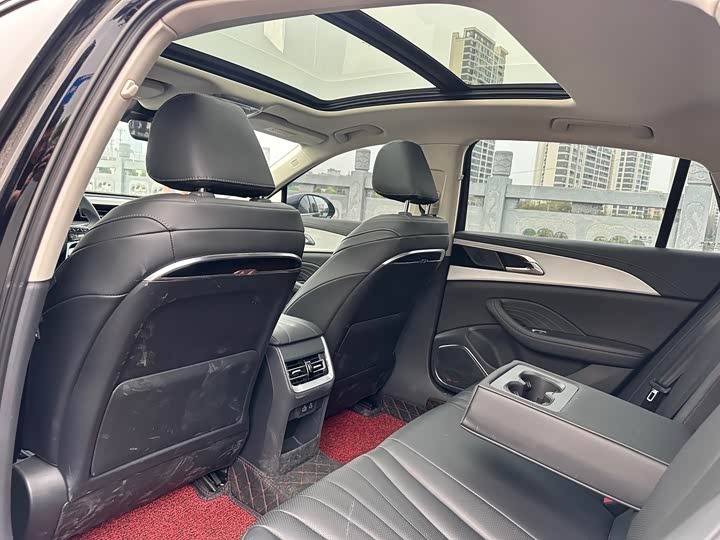 Фото 6 - Hongqi H5