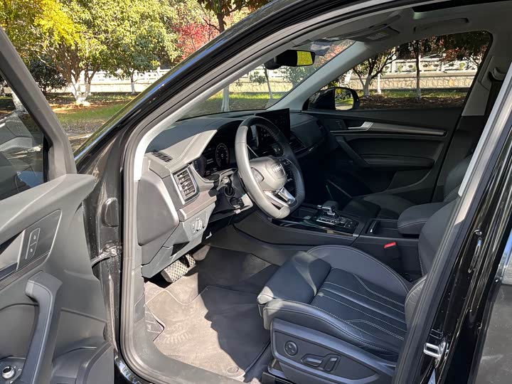 Фото 10 - Audi Q5L