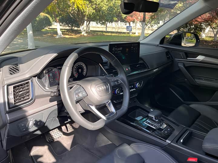 Фото 11 - Audi Q5L