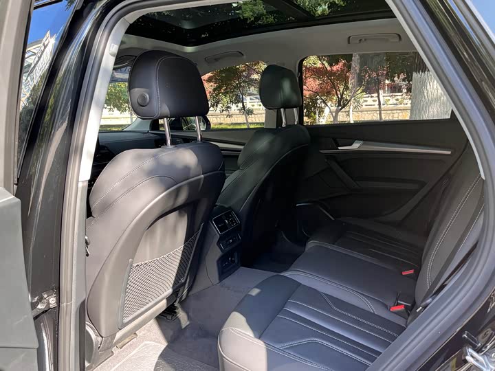 Фото 13 - Audi Q5L