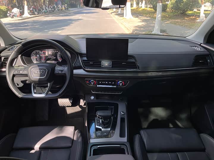 Фото 15 - Audi Q5L