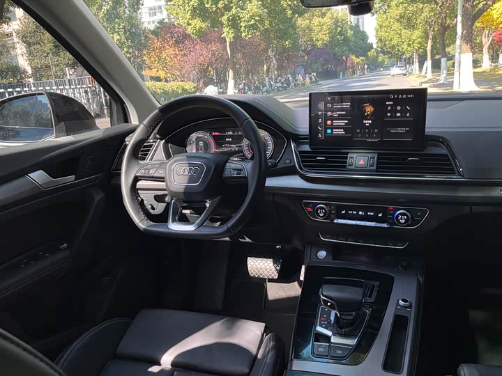 Фото 16 - Audi Q5L