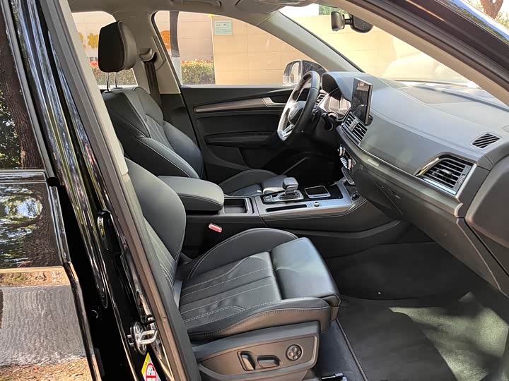 Фото 6 - Audi Q5L