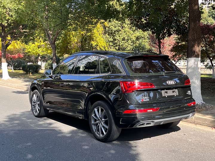 Фото 9 - Audi Q5L