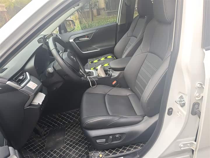 Фото 11 - Toyota Wildlander