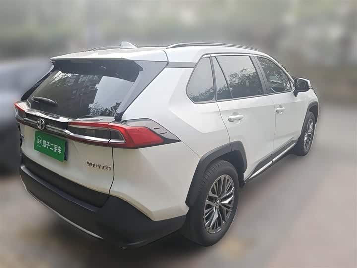 Фото 13 - Toyota Wildlander