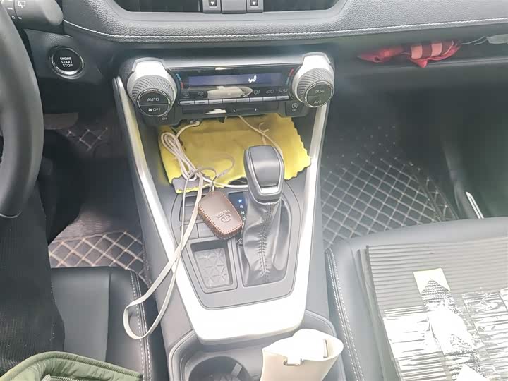 Фото 9 - Toyota Wildlander