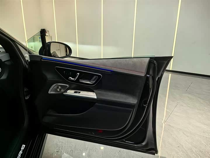 Фото 12 - Mercedes-Benz EQE AMG