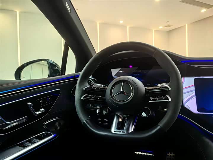 Фото 15 - Mercedes-Benz EQE AMG