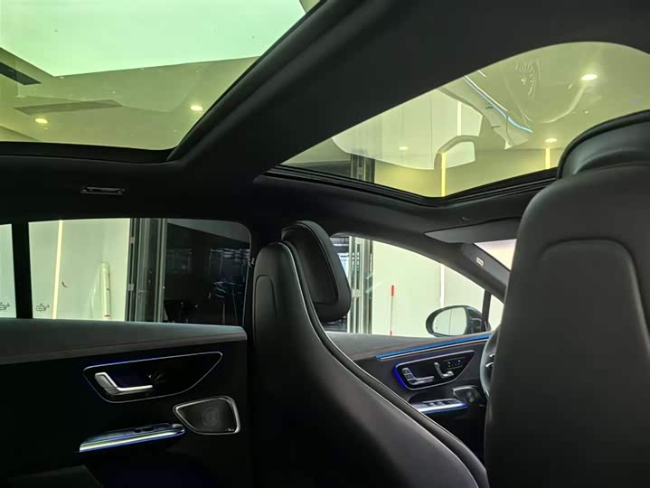 Фото 16 - Mercedes-Benz EQE AMG