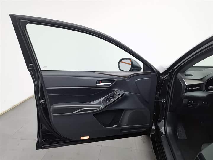 Фото 8 - Toyota Avalon