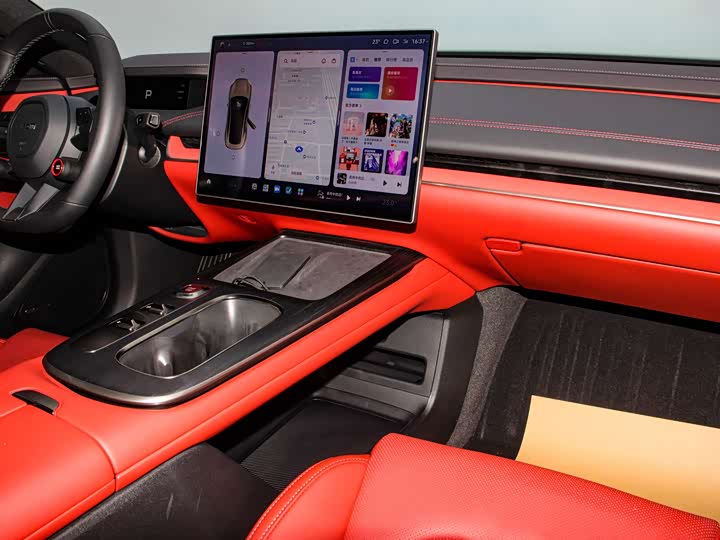 Фото 10 - Xiaomi SU7