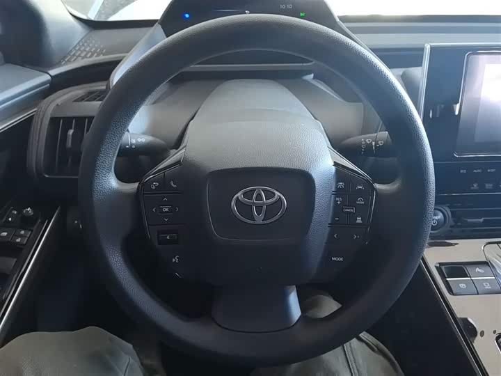 Фото 11 - Toyota bZ4X