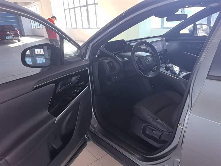 Фото 16 - Toyota bZ4X