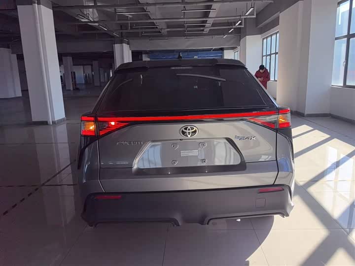 Фото 6 - Toyota bZ4X