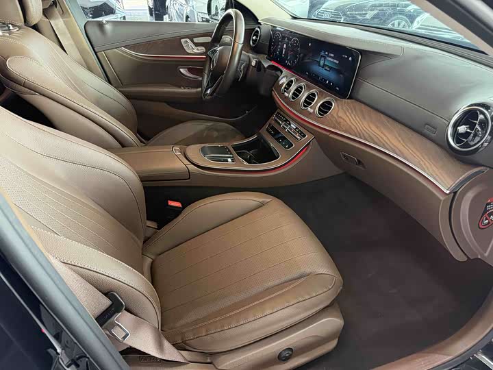 Фото 11 - Mercedes-Benz E-Class