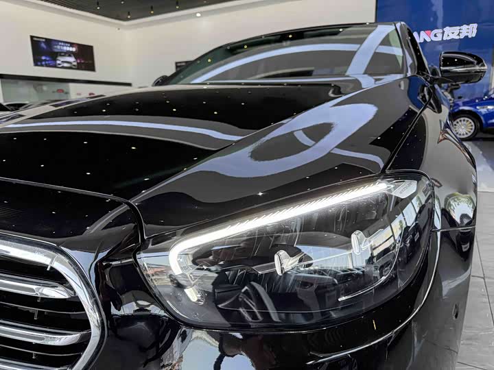 Фото 15 - Mercedes-Benz E-Class