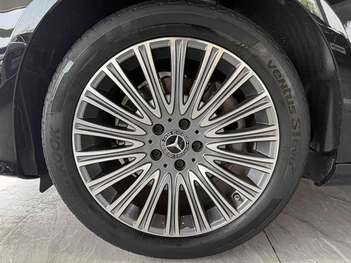 Фото 16 - Mercedes-Benz E-Class