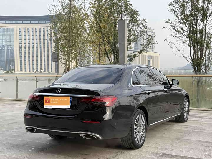 Фото 20 - Mercedes-Benz E-Class