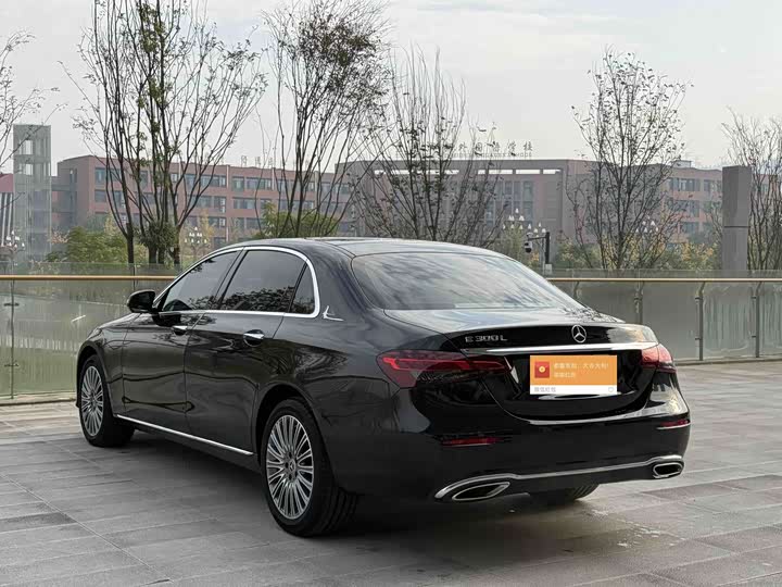 Фото 22 - Mercedes-Benz E-Class