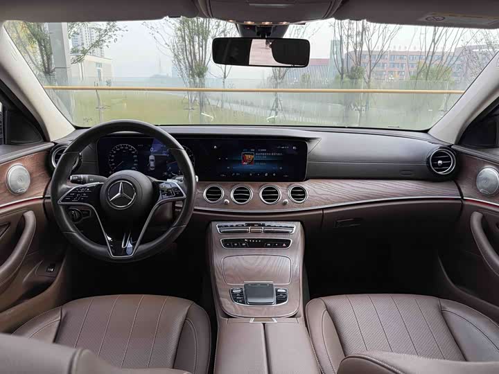 Фото 24 - Mercedes-Benz E-Class