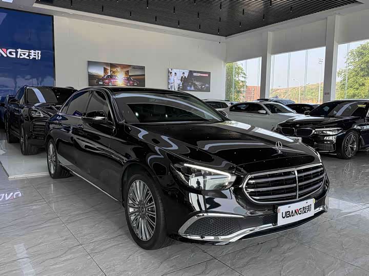 Фото 3 - Mercedes-Benz E-Class