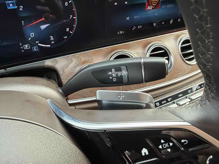 Фото 30 - Mercedes-Benz E-Class