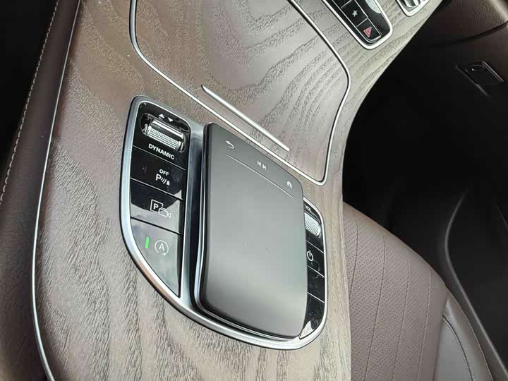 Фото 31 - Mercedes-Benz E-Class