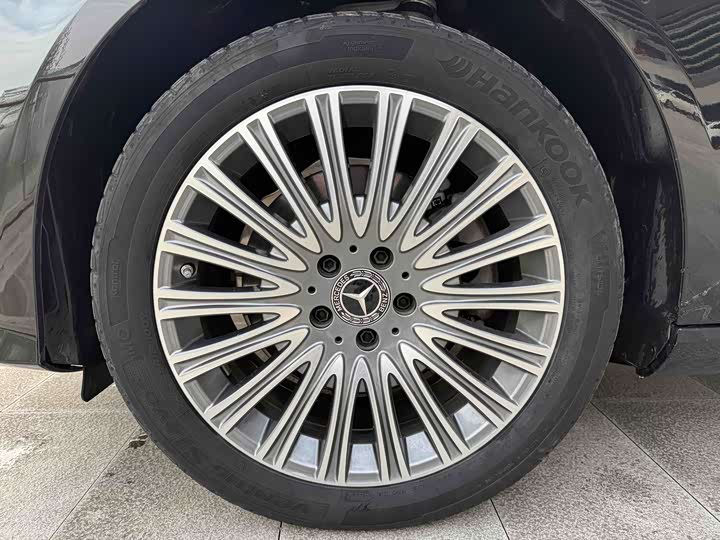 Фото 32 - Mercedes-Benz E-Class