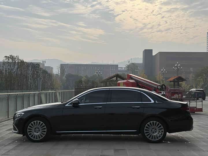 Фото 33 - Mercedes-Benz E-Class