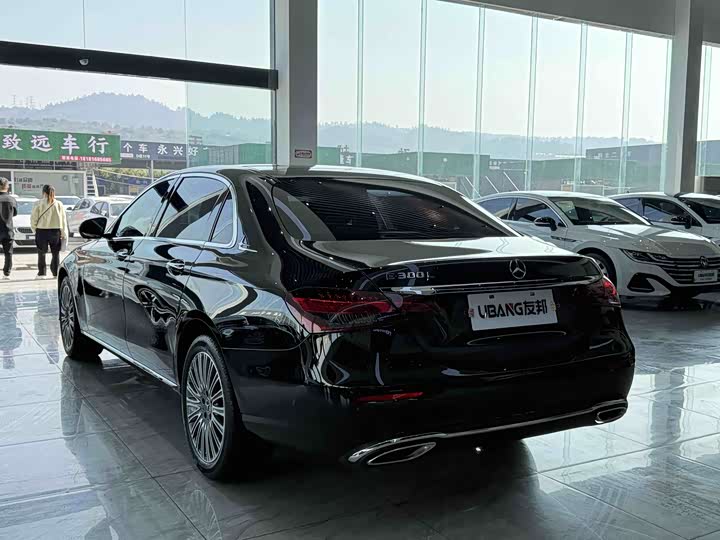 Фото 6 - Mercedes-Benz E-Class