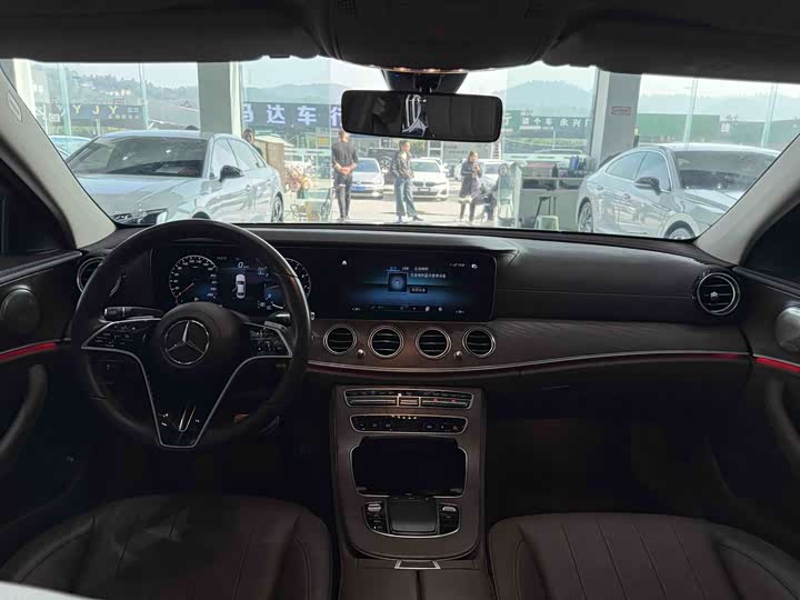 Фото 8 - Mercedes-Benz E-Class