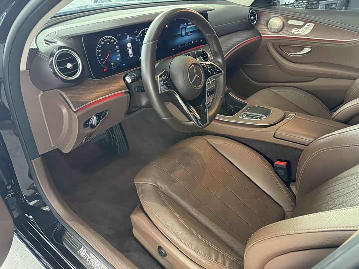 Фото 9 - Mercedes-Benz E-Class