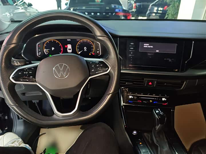 Фото 10 - Volkswagen Passat