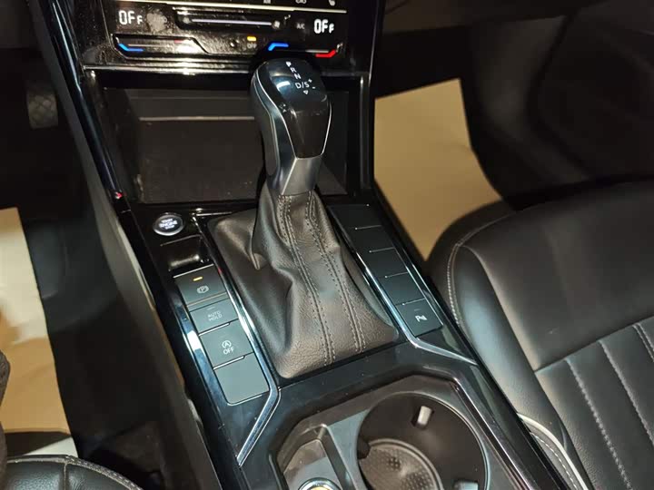 Фото 14 - Volkswagen Passat