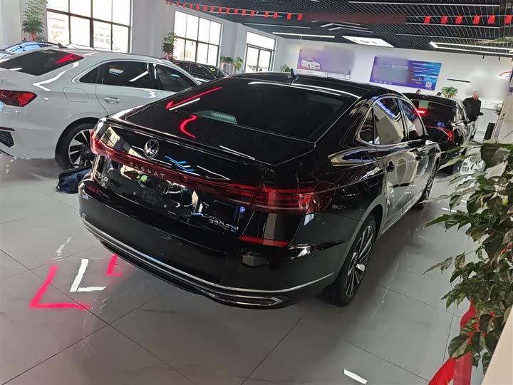 Фото 7 - Volkswagen Passat