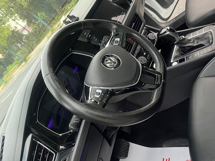 Фото 10 - Volkswagen Sagitar L