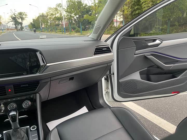 Фото 17 - Volkswagen Sagitar L